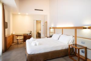 a hotel room with a bed and a desk at The Ziba Hotel & Spa in Peschiera del Garda