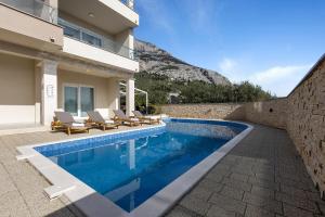 Бассейн в Apartments Lujnovic или поблизости