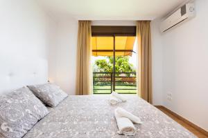 Postel nebo postele na pokoji v ubytování Home2Book Charming Garden&Pool Apt La Tejita Beach