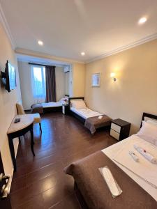 GNS Hotel客房内的一张或多张床位