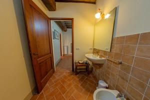Koupelna v ubytování Agriturismo La Ripolina