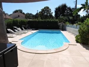 Bazén v ubytovaní VILLA tous conforts avec Piscine privée et accès Plage alebo v jeho blízkosti