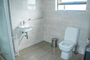 Imagem da galeria de Neat one bedroom in Morningside guesthouse - 2089 em Bulawayo