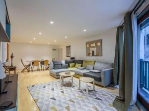 Zdjęcie z galerii obiektu Appartement moderne 2 chambres au centre de Biarritz, à 320 m de la plage - FR-1-3-577 w Biarritz