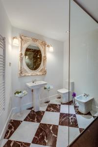 Ванная комната в Purple Dog Suites