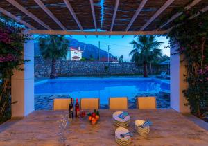 Bazén v ubytování Luxury Villa for 8 People in Fethiye, Ölüdeniz - AWZ 168 nebo v jeho okolí
