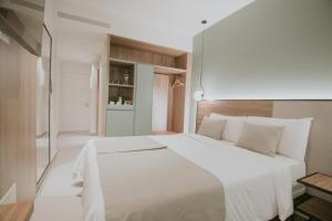 A bed or beds in a room at Catalina Plaza Hotel Sostenible