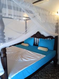 Katil atau katil-katil dalam bilik di Pearl Cave Cabanas & Resturant