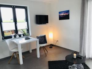 a living room with a white table and chairs at Ferienwohnung Vivien in Rieden