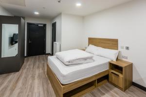 Giường trong phòng chung tại Destiny Student - Ardee Point