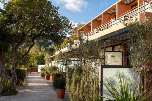 Um jardim em Les Terrasses du Bailli