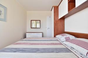 Tempat tidur dalam kamar di Apartment Stiv Luxe