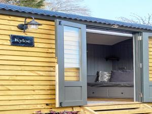 Kuvagallerian kuva majoituspaikasta Pass the Keys Whitstable Shepherds Hut minutes from the Harbour, joka sijaitsee kohteessa Whitstable