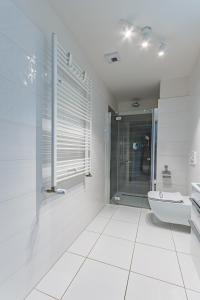 Łazienka w obiekcie Perfekt Apartments 5 Mórz Sianożęty