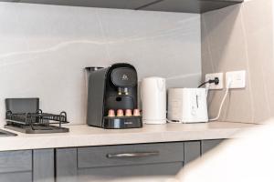 a coffee maker sitting on a counter in a kitchen at Frontière Monaco, Terrasse Vue Mer, Tour Odeon - AP in Beausoleil