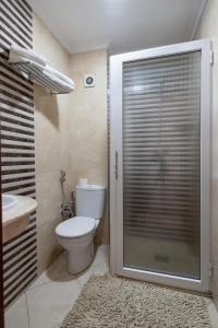 Uma casa de banho em Hotel Etoile Du Nord