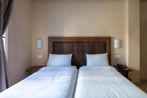 Uma cama ou camas num quarto em Hotel Etoile Du Nord