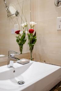 Koupelna v ubytování Peony Hotel