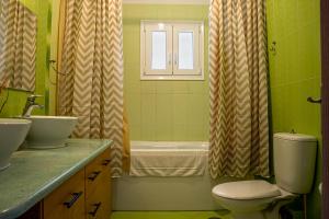 Phòng tắm tại Kotrona Farmhouse - Argassi Zakynthos +30 ảnh