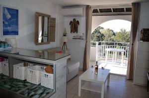 Balkón alebo terasa v ubytovaní VUE MER- BEAU STUDIO - TERRASSE ABRITEE - Wi-Fi - CLIMATISATION - PARKING GRATUIT