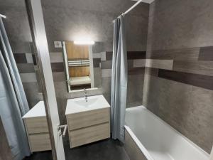 Un baño de Apartamentos Paradis Blanc Deluxe 3000