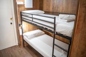 Una cama o camas cuchetas en una habitación  de Apartamentos Paradis Blanc Deluxe 3000