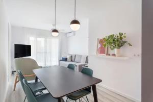 TV a/nebo společenská místnost v ubytování Fantástico apartamento junto al mar