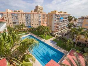 Bazén v ubytování Fantástico apartamento junto al mar nebo v jeho okolí