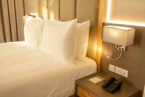 Postel nebo postele na pokoji v ubytování Peony Hotel