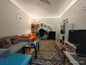 a living room with a couch and a tv at Luxury 2-Bed Apartment in Central London in London