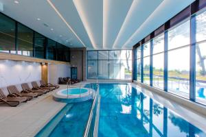 Bazén v ubytování Resort Hevenia Rewal 9 nebo v jeho okolí