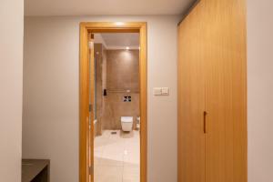 Koupelna v ubytování Peony Hotel