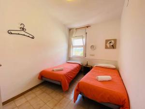 Postel nebo postele na pokoji v ubytování APARTAMENTOS AQUARIUM (2B). MUY CERCA DE LA PLAYA.
