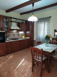 A kitchen or kitchenette at Il Vigneto "Cottage"