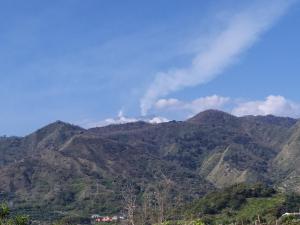 A general mountain view or a mountain view taken from the holiday home