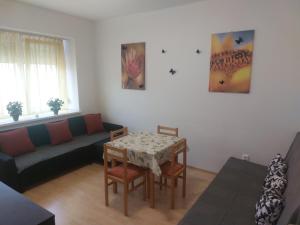 A seating area at Apartman Michaela