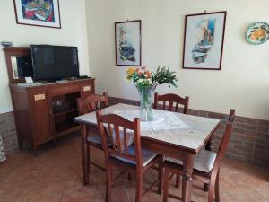 A television and/or entertainment centre at Il Vigneto "Cottage"
