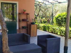 A seating area at Il Vigneto "Cottage"