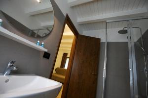 Koupelna v ubytování Appartamento immerso nella natura con parcheggio - Primula