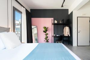 Postel nebo postele na pokoji v ubytování Play Psyri Athens