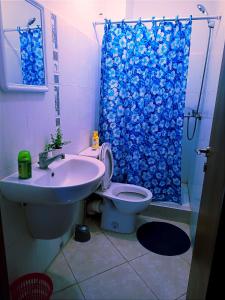 a bathroom with a sink and a toilet and a shower at Azar immobilier in Oujda