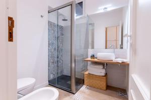 Kylpyhuone majoituspaikassa SarAle Apartments