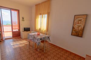 a dining room with a table and a window at Appartamenti Seccione in Portoferraio