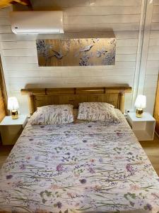Ένα ή περισσότερα κρεβάτια σε δωμάτιο στο Les îlots du soleil levant