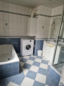 A bathroom at DRKARLRENNER