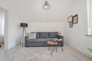 a living room with a couch and a table at AT WEINMEISTER - Gemütlichkeit & Ruhe in Gütersloh