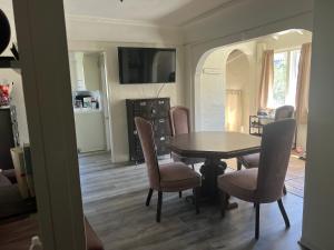 a kitchen and dining room with a table and chairs at UCLA Westwood in Los Angeles