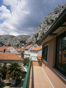 a balcony of a building with a mountain in the background at Villa Miranda - Croazia in Omiš
