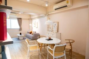 Posezení v ubytování 2BR minimal mu-ji style 130SQM ~