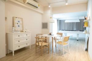 Posezení v ubytování 2BR minimal mu-ji style 130SQM ~